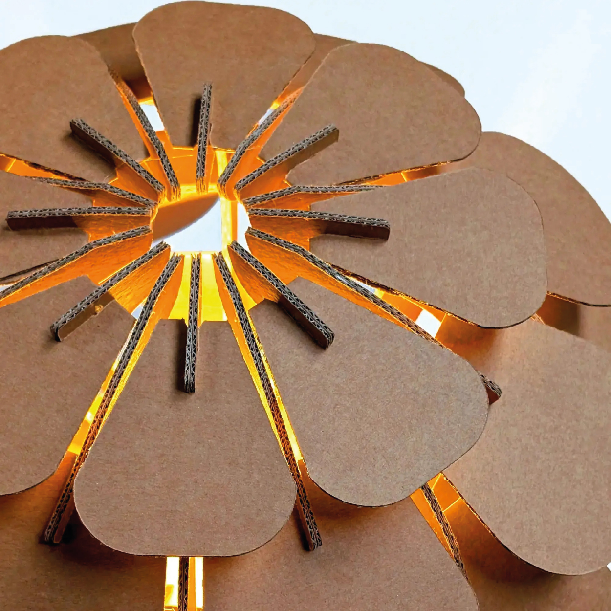 4 600x600 Lampe à poser en carton - Eco responable et made in France – Image 5